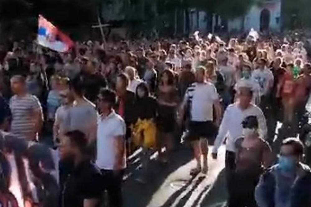 ODRŽAN PROTEST PROTIV IZBORA, VAKCINACIJE I 5G MREŽE U BEOGRADU: Govor držao Srđan Nogo!