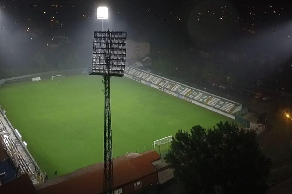 NOVI SLUČAJ SPORTSKOG KRIMINALA U SRBIJI: Goreo stadion poznatog kluba - polili ga benzinom i zapalili!