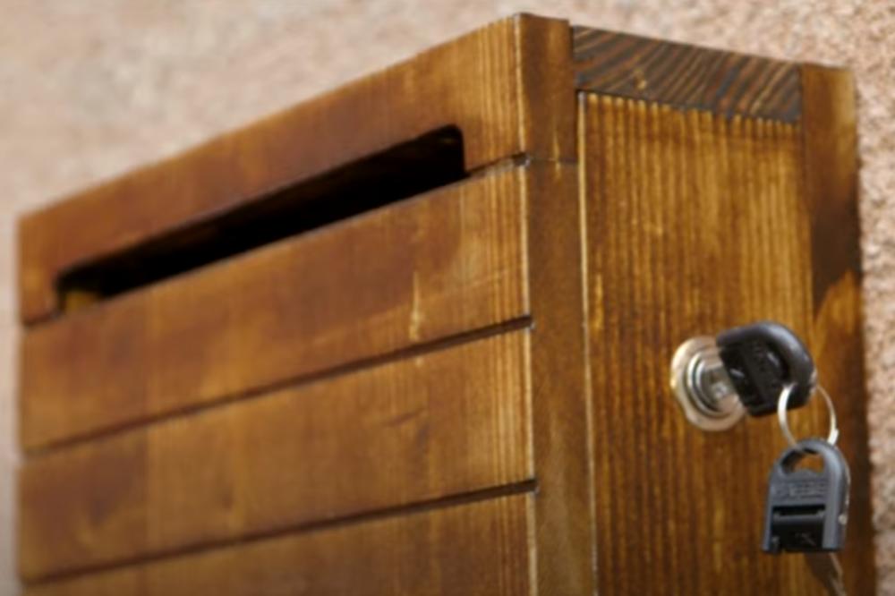 OVO NIJE OČEKIVALA: Ljiljana je otvorila poštansko sanduče posle dužeg vremena i ugledala NAJLEPŠI PRIZOR (FOTO)