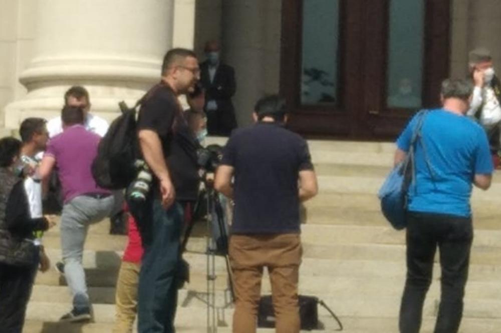 SA LICA MESTA: Ovako izgleda štrajk Obradovića i poslanika SNS-a! Tu je još jedan član naprednjaka! (FOTO, VIDEO)