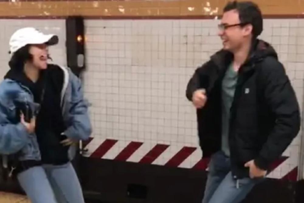 PRIŠAO PRELEPOJ DEVOJCI NA STANICI: Tek je danima kasnije shvatio da je to bila ČUVENA GLUMICA! (VIDEO)