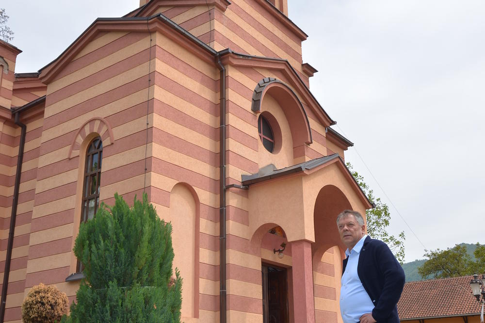 JEDNA SRPSKA OPŠTINA JE NOVČANO POMOGLA SVEŠTENIKE! Svaki je dobio pomoć u OVOM IZNOSU