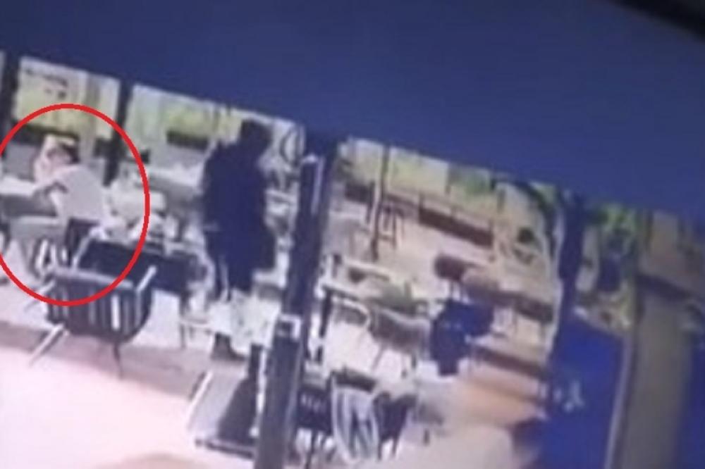 ZAŠTO JE OVAJ LIK 'LADAN KO ŠPRICER? Uvrnut DETALJ na snimku iz kafića na Vračaru! Svi u panici, a on... (VIDEO)