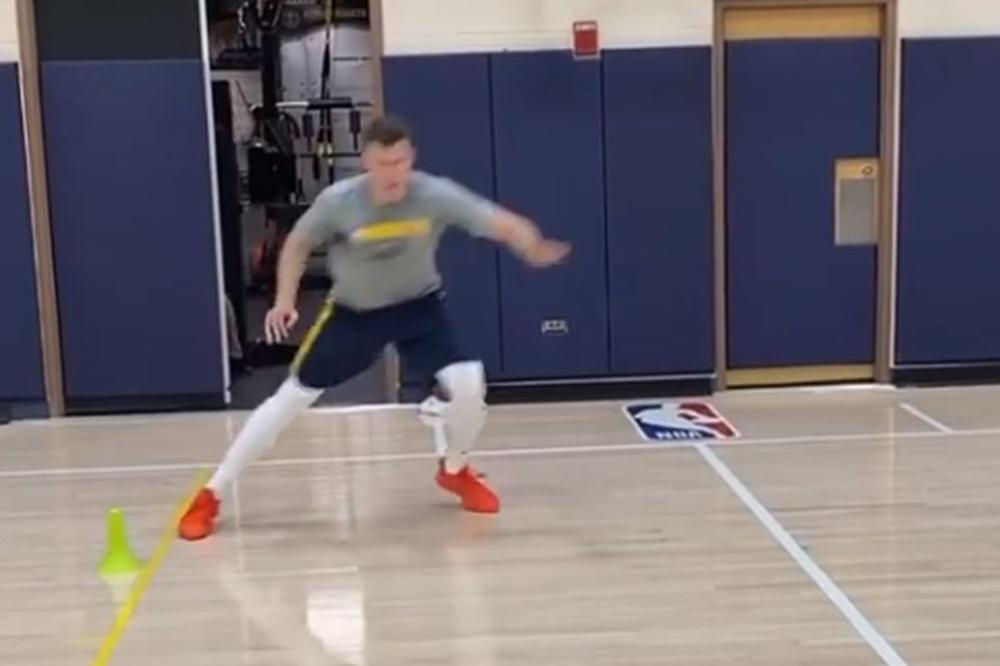 Kažu da u NBA ne možeš da kidaš i postaneš superstar, ako ne slušaš Džeja dok treniraš! Jokić to najbolje zna!