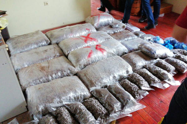 SRPSKI POLICAJCI SU OTVORILI OVAJ DŽAK OZNAČEN CRVENIM SLOVOM X: Sačekalo ih je veliko IZNENAĐENJE!