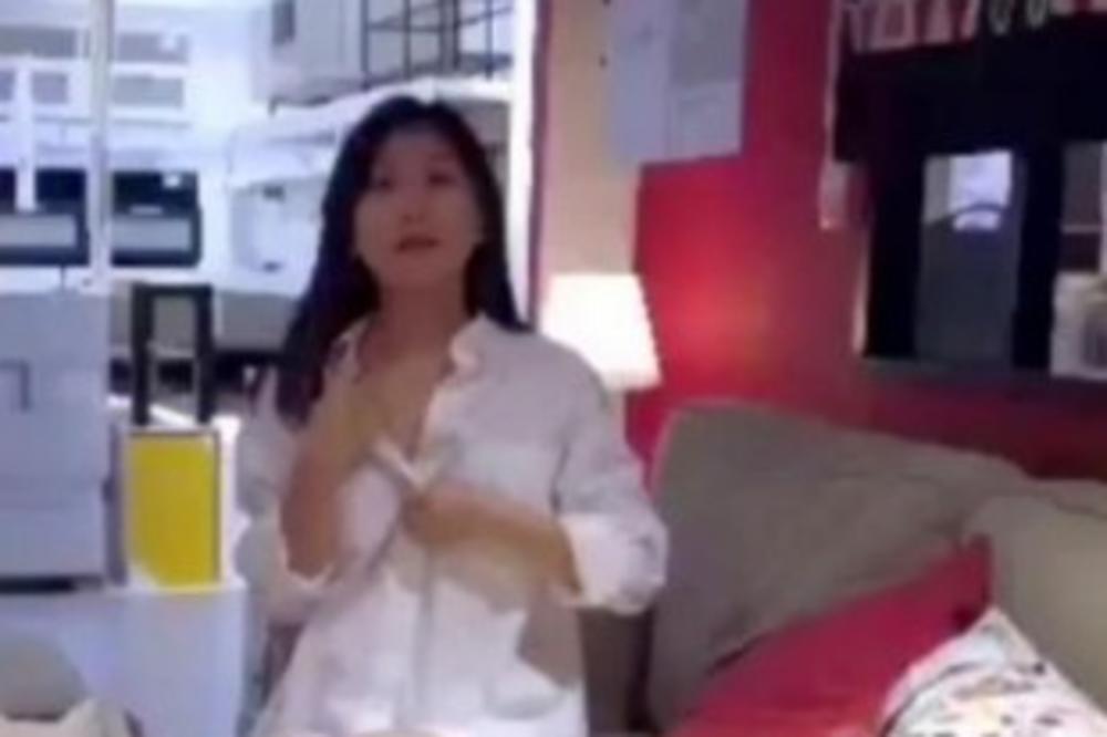 LEGLA NA KREVET I POČELA DA SE DODIRUJE: Neverovatna scena u salonu nameštaja, ŠTA JE BILO OVOJ ŽENI? (VIDEO)