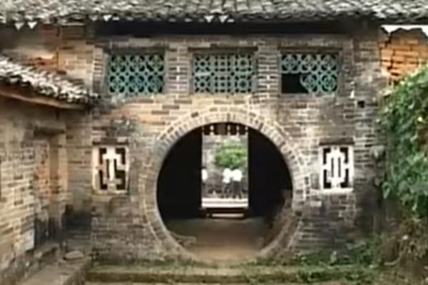 OVO SELO TRESE OZBILJNA SKANDALČINA: Mlada u mrklom mraku promašila sobu, DEVER JE ODRADIO SVOJE!