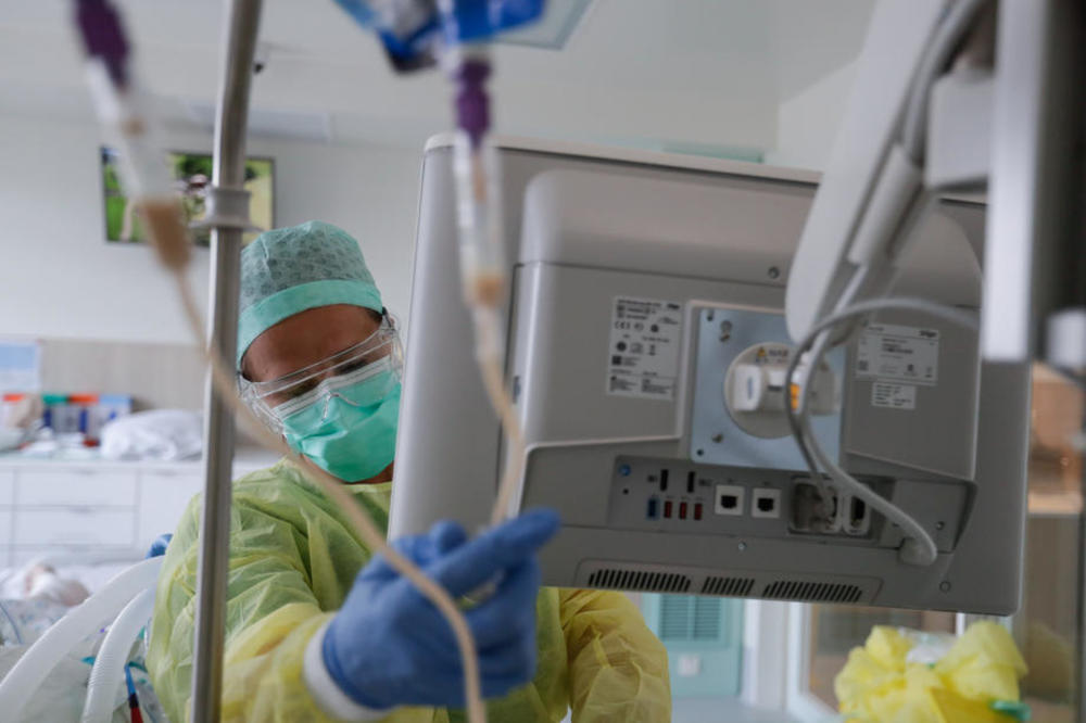 JOŠ 279 NOVOZARAŽENIH U SRBIJI: U poslednja 24 časa preminulo još 12 osoba