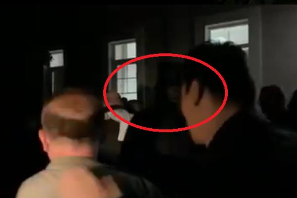 OSVANUO SNIMAK HAPŠENJA VLADIKE JOANIKIJA: U pozadini se čuje 1 jasna poruka (VIDEO)