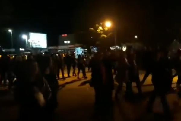 CRNOGORSKA PARTIJA U SRBIJI: Protesti u Crnoj Gori kopija balvan i jogurt revolucija
