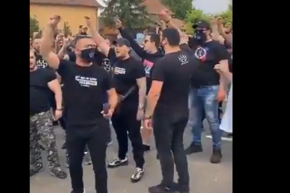 GRUPA DESNIČARA URLA ISPRED MIGRANTSKOG KAMPA! Novi užas trese Srbiju! Pevaju ove pesme! (VIDEO)