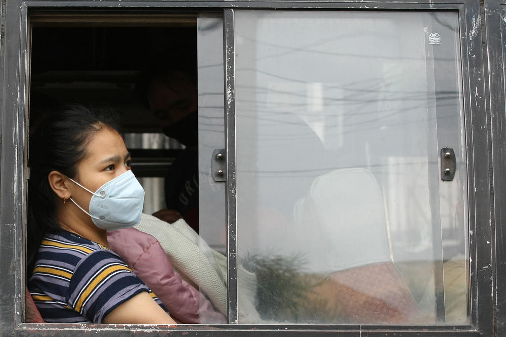 SADA SE KONAČNO ZNA: Otkriveno koliko se tačno minuta virus zadržava U VAZDUHU - ovo je dovoljno da vas neko ZARAZI