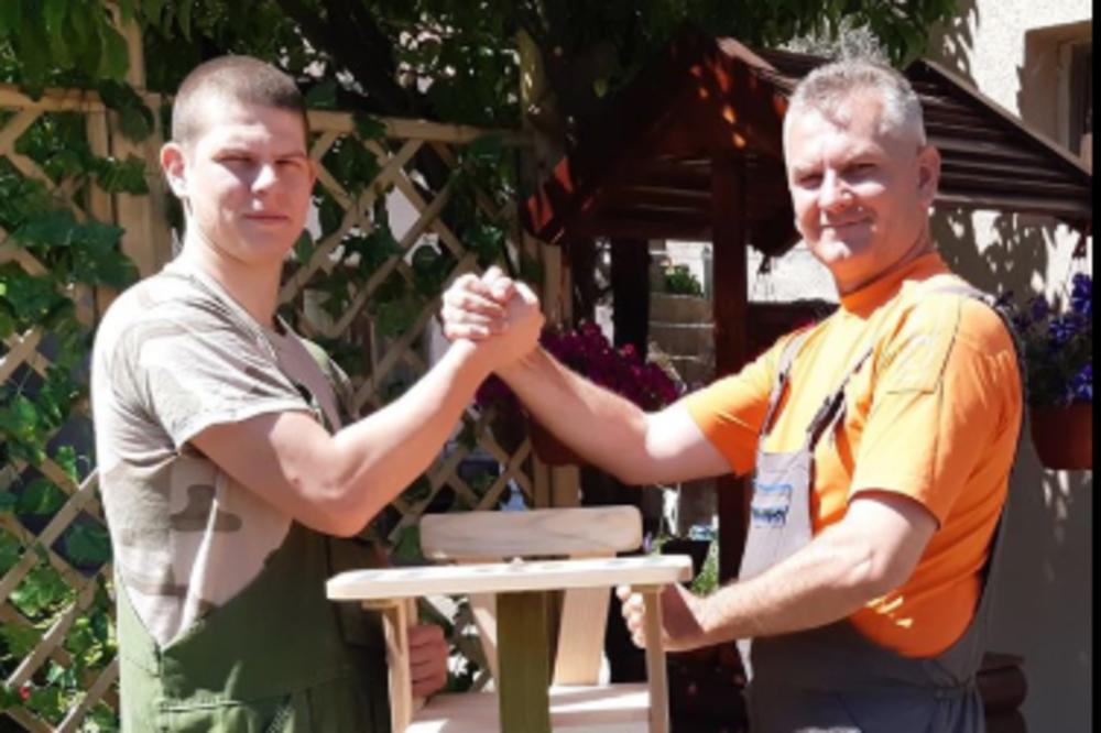 STOLAR MILE JE ZAVRŠIO SVOJE: Do sada je napravio 2.000 stolica za bebe, POSAO PREDAJE OVOM MOMKU (FOTO)
