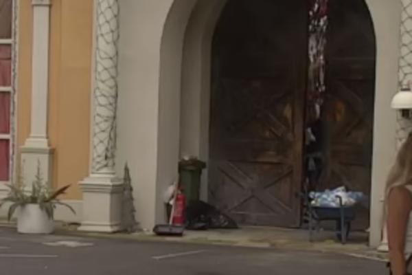 NAKON DVA MESECA DOGODIO SE ULAZAK U ZADRUGU! Takmičari vrištali, pa odmah pobegli od njega! (VIDEO)