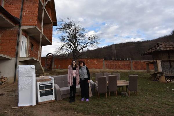 UVEK SU TU KAD JE NAJTEŽE: Udruženje Svi za Kosmet obradovalo još jednu porodicu