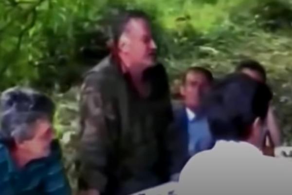 NE PUCAJ, KOLJI TURKE, VATAJ ŽIVE, ŠTEDI MUNICIJU! Retko viđeni snimak Ratka Mladića (VIDEO)