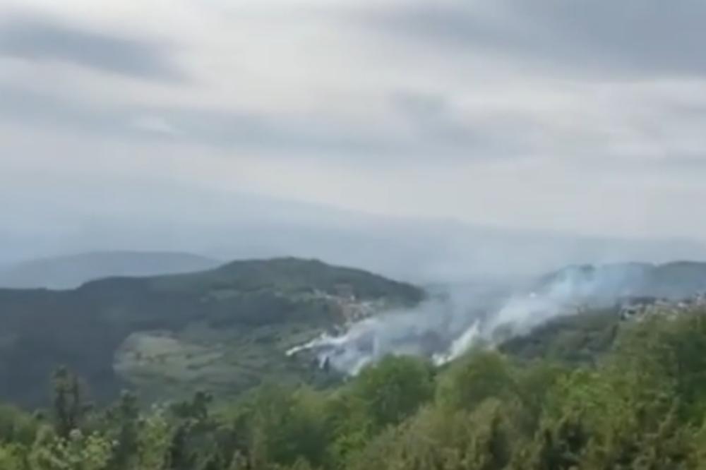 BUKTI POŽAR NA KOPAONIKU! Vatrogasci se bore sa užasnom stihijom, ovako sve to izgleda! (VIDEO, FOTO)