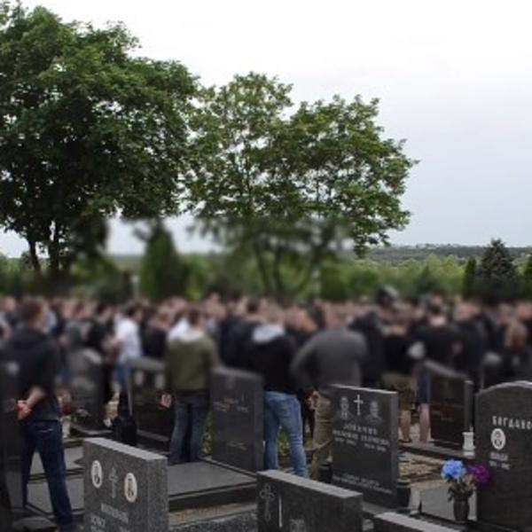 GROBARI OBELEŽILI 40 DANA OD KADA JE UMRO MIŠA TUMBAS: Grmela je pesma, a tu je bio i legendarni košarkaš! (VIDEO)