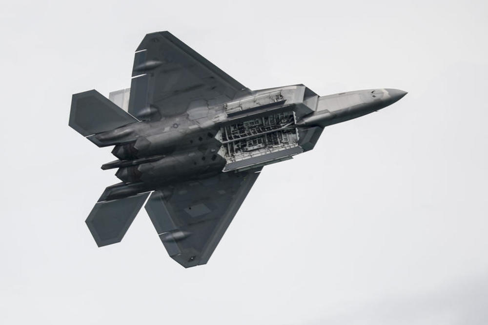 SRUŠIO SE AMERIČKI RAPTOR! Pogledaje ZASTRAŠUJUĆI SNIMAK pada, samo se ZABIO U ZEMLJU (VIDEO)