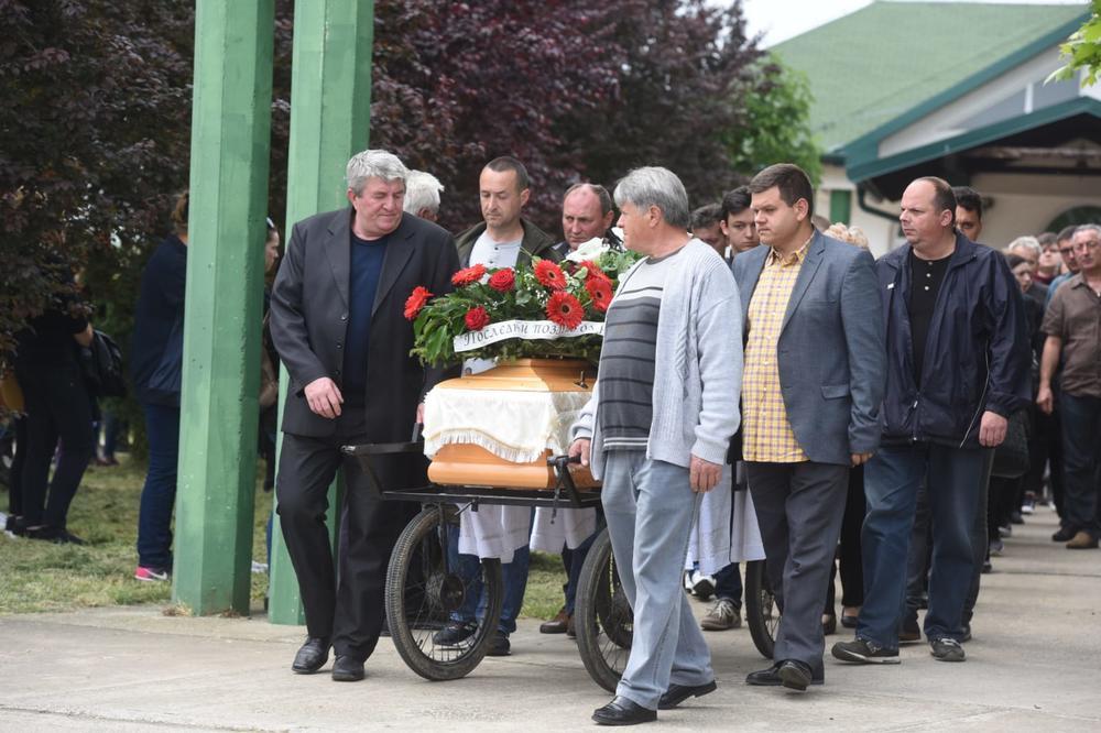 TUŽNIJE NE MOŽE BITI! Ovako su se đaci oprostili od ubijene Branislave, ove reči paraju DUŠU!