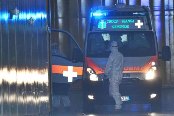 OBOREN PEŠAK (52) U PETROVARADINU: Prevezen u bolnicu sa TEŠKIM TELESNIM POVREDAMA