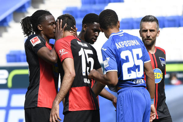 BOJATA TVRDI DA NIJE POLJUBIO GRUJIĆA: Samo sam mu stavio ruke na lice!