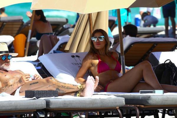 OSTAVIO JE POSAO U VELIKOJ FIRMI I ODLUČIO DA POSTANE DJ: Sad čeka dete sa 25 godina mlađom ženom i zvezda je!