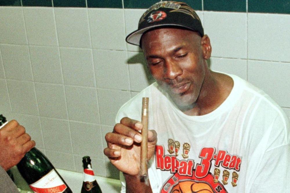 SKUPLJE OD NAJLUKSUZNIJE VILE: Nošene patike Majkla Džordana su prodate za vrtoglavu cifru, a po jednom su posebne