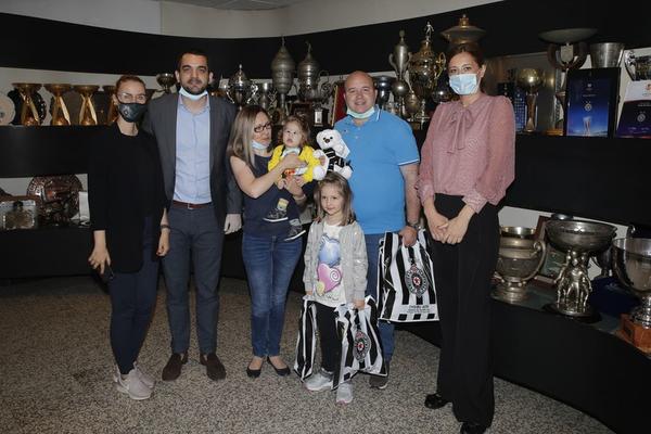 OTAC I SIN HEROJI U POSETI PARTIZANU: Da je više ljudi u Srbiji kao Danijel Milenković i njegova porodica!