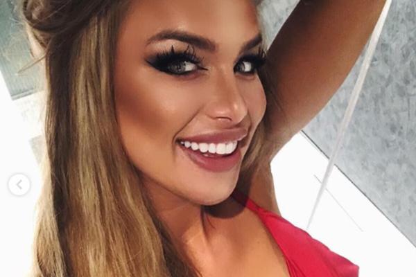 OVA DEVOJKA NIJE REALNA: Ivana Nikolić novom fotografijom u kupaćem kostimu zapalila društvene mreže (FOTO)