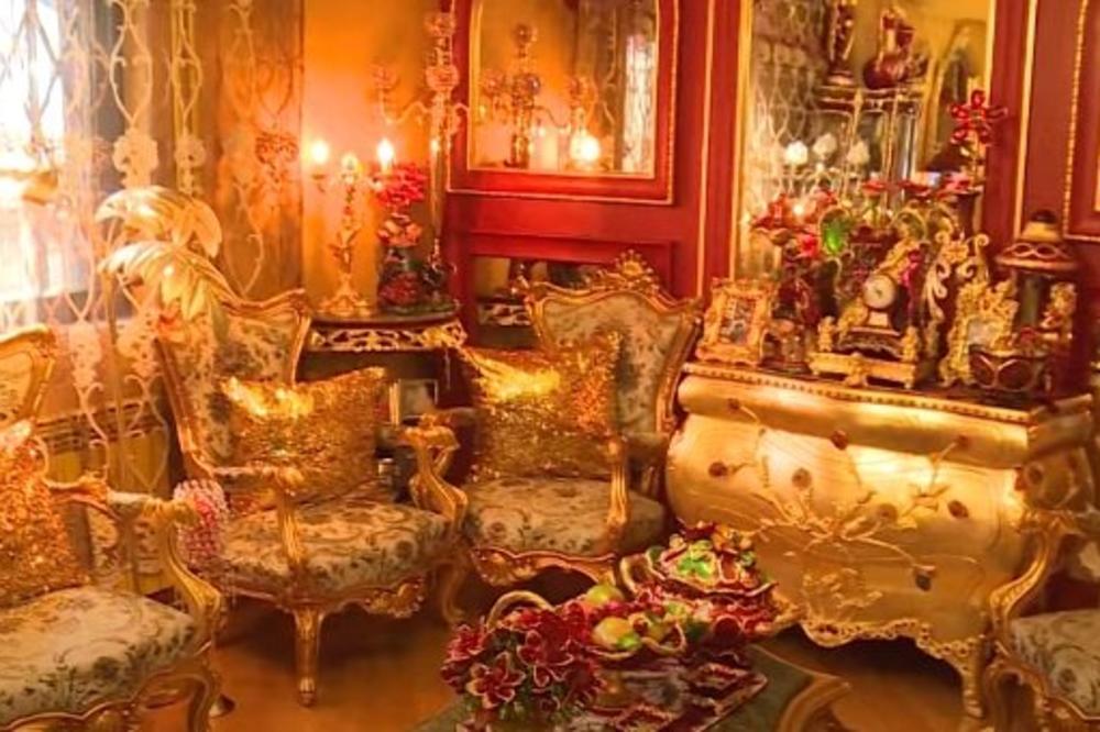 NAŠ PEVAČ IMA VILU OD ZLATA I OGLEDALA, VREDI POLA MILIONA EVRA! Supruga nosila porculan na rukama iz Amerike!