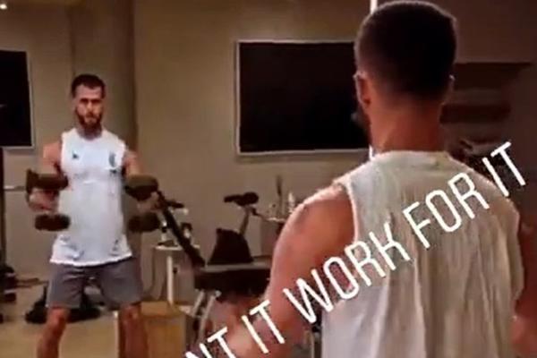 HAJDE DOĐI MI, DEVOJKO, DEVOJČICE! Evropa bruji o njegovom transferu u Barsu, a on trenira uz Indiru i Alena!