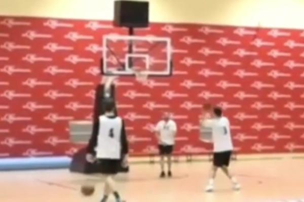 RADE ON FIRE: Dok Trinkijeri daje izjavu, Zagorac ne može da promaši! (VIDEO)