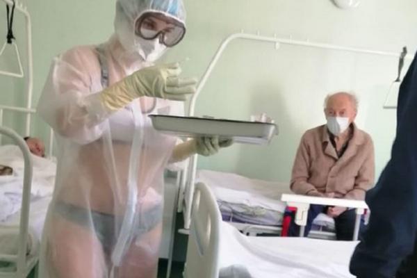RUSKA MEDICINSKA SESTRA ispod zaštitne opreme nosi SAMO BIKINI! (FOTO)