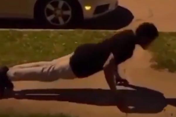 RADIO JE SKLEKOVE NA TROTOARU, a onda se desilo nešto ŠTO MORATE DA POKAŽETE SVIM PRIJATELJIMA! (VIDEO)