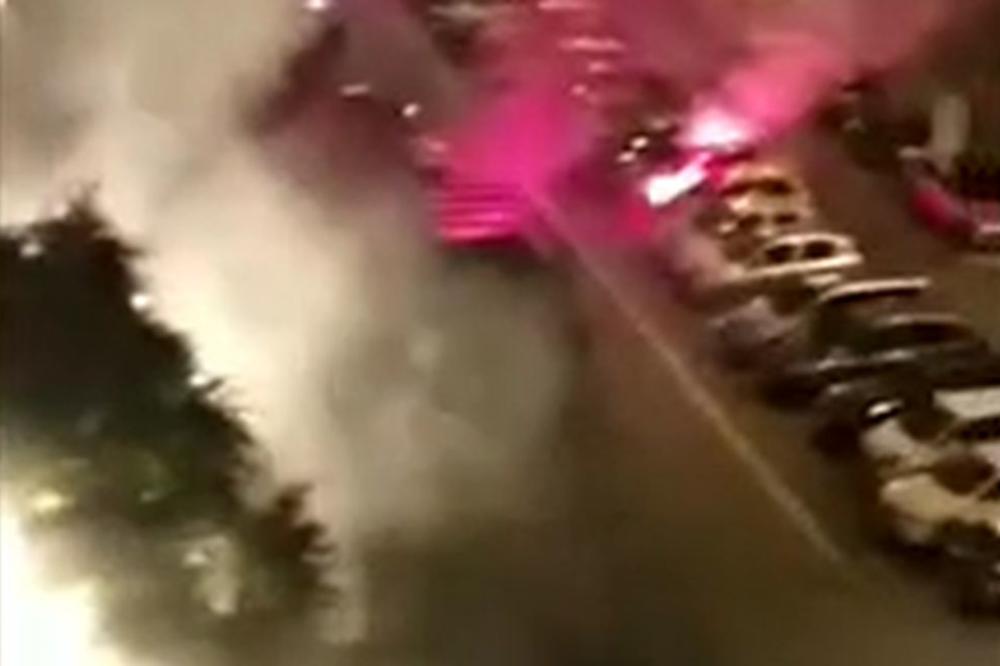 NAVIJAČKI HAOS U RAKOVICI: Brutalna tuča huligana u ponoć! Gde bežite, p***e! Alo, bre, pusti ga!