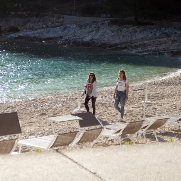 ZNA SE KAKO MOŽETE U HRVATSKU NA MORE: Ograničenja na plažama, popust na putevima, sunčanje u društvu kontrolora...