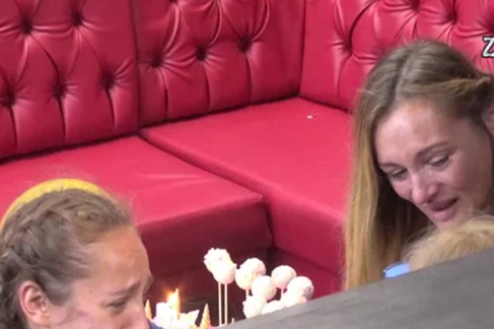 BLANKICA PORUČILA LUNI DA JE LJUTA NA NJU! Ona pala na kolena i molila da joj oprosti! (VIDEO)