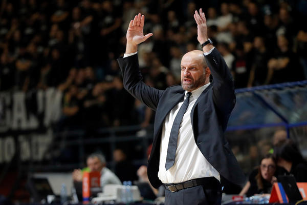 ŠOK U FRANCUSKOJ: Asvel smenio Mitrovića tokom pauze - svi se pitaju koji je razlog!