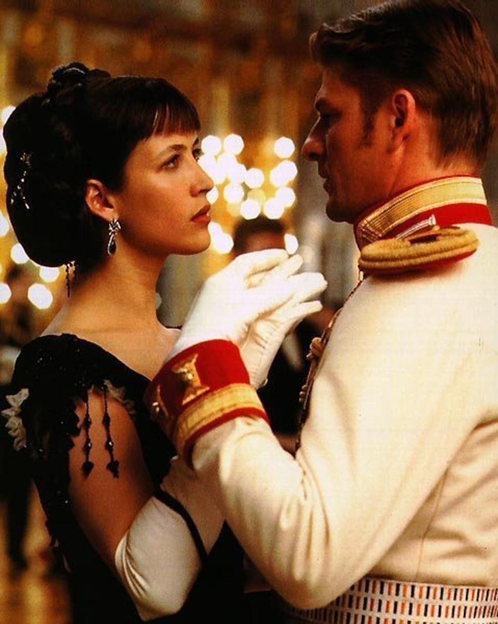 Sofi Marso i Šon Bin u filmu Ana Karenjina