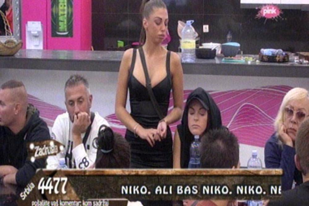 RASKRINKALA JANJUŠA! Maja pred svima priznala da se ljubima sa njim! (VIDEO)