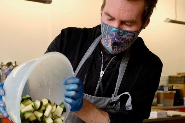 Robert Del Naja (Massive Attack) prodajom slika skupio 106 hiljada funti za hranu najsiromašnijih Bristolaca