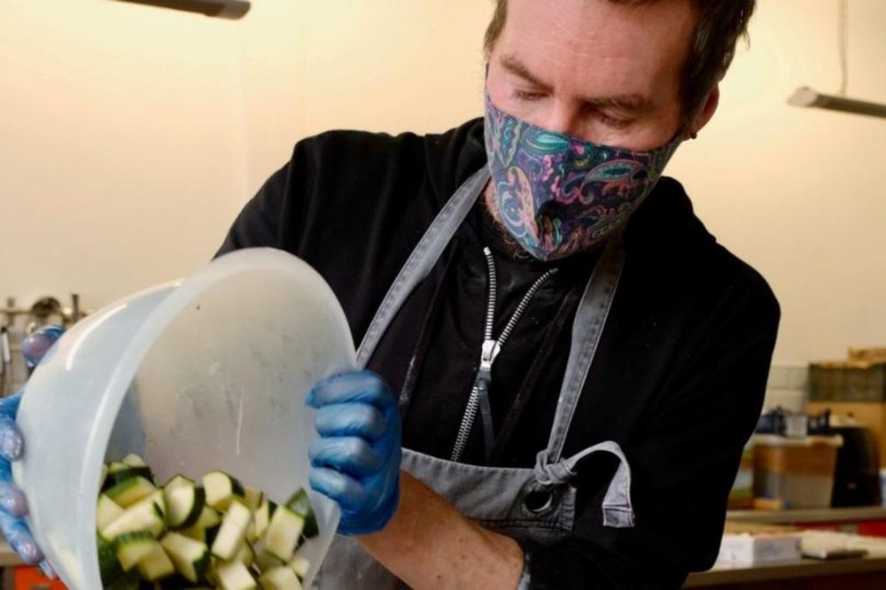 Robert Del Naja (Massive Attack) prodajom slika skupio 106 hiljada funti za hranu najsiromašnijih Bristolaca