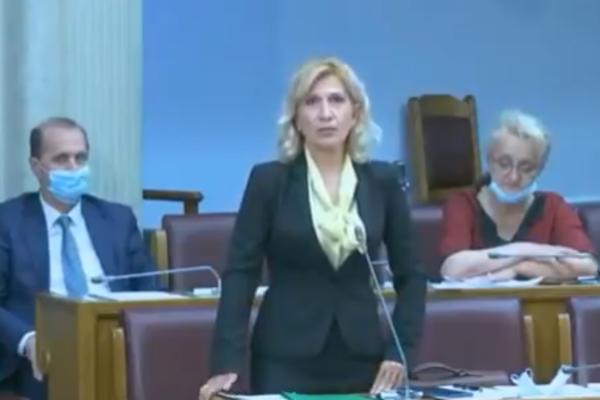 SRBI SU HTELI DA SPALE MOŠTI VASILIJA OSTROŠKOG! Kakav SRAMAN nastup Milove poslanice! Zapamtite njeno ime!