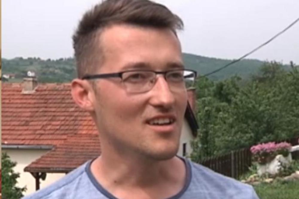 UČITELJA MARKA OBOŽAVA CELO SELO! Decu vozi od škole do kuće, a oduševiće vas kada vidite šta radi za ostale!