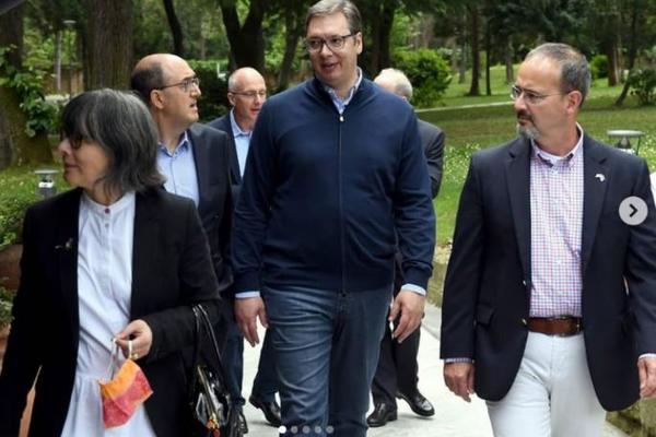 VAŽNO JE DA IZBORI BUDU ODRŽANI U DOBROJ ATMOSFERI I DA POSTOJI FER KAMPANJA! Vučić sa ambasadorima zemalja kvinte