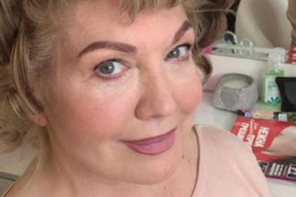 KAO TETKA SI, HITNO TO PROMENI! Suzana htela da se pohvali novim izgledom, svi bulje, šta joj je ovo frizer uradio?