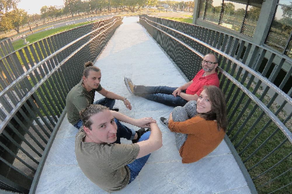 The Beatles, AC/DC i Jeff Buckley zalutali u vremenu i prostoru - Tri neverovatno verna muzička klona iz Srbije