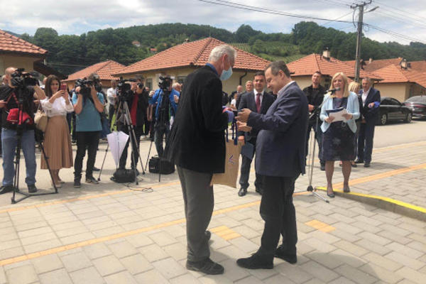 Dačić u Krupnju: Za vas je ovo novi početak, a za nas svojevrsna humanitarna i moralna obaveza