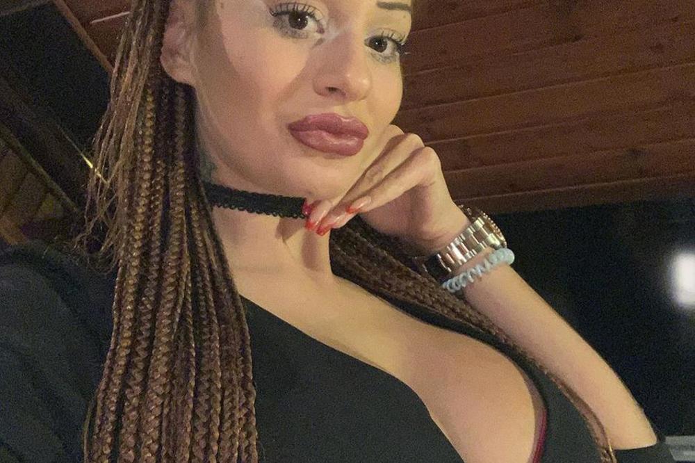 KRISTINA MANDARINA VIŠE NE LIČI NA SEBE, OBJAVILA NAJVRELIJU SLIKU IKAD: Nikad lepše nije izgledala!